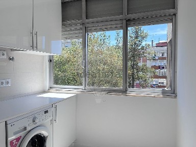 Arrendamento de apartamento T3 na Alameda Poder Local