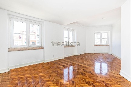 Arrendamento de apartamento T3 na Avenida de Roma, 9