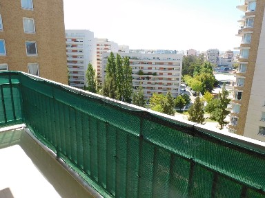 Arrendamento de apartamento T1 na Rua Helena Vaz da Silva, 5