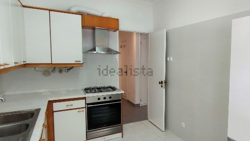 Arrendamento de apartamento T1 na Avenida do Uruguai