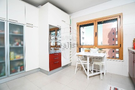 Arrendamento de apartamento T2 na Avenida Reinaldo dos Santos