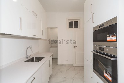 Arrendamento de apartamento T4 na Praça Ilha do Faial, 3