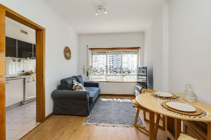 Arrendamento de apartamento T1 na Rua Professor Manuel Viegas Guerreiro, 8