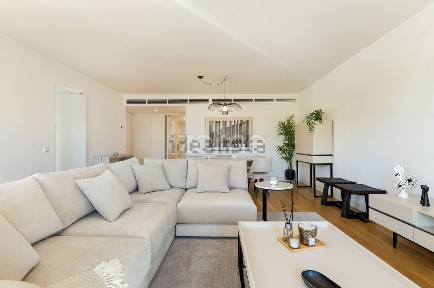 Arrendamento de apartamento T2 na Rua General João de Almeida, 2