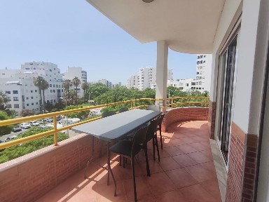 Arrendamento de apartamento T2 na Avenida Francisco Sá Carneiro