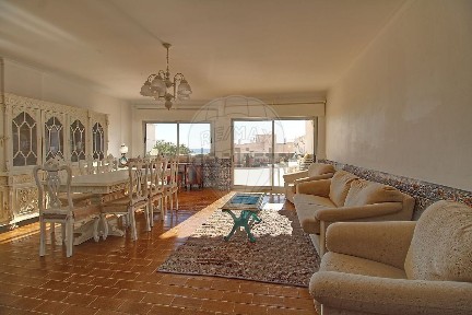 Arrendamento de apartamento T2 na Rua Caetano Feu