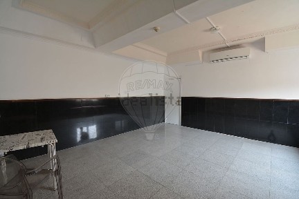 Espaço comercial à venda na Rua Malange
