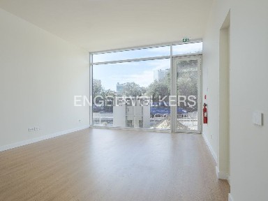 Espaço comercial à venda na Gulbenkian - Praça Espanha