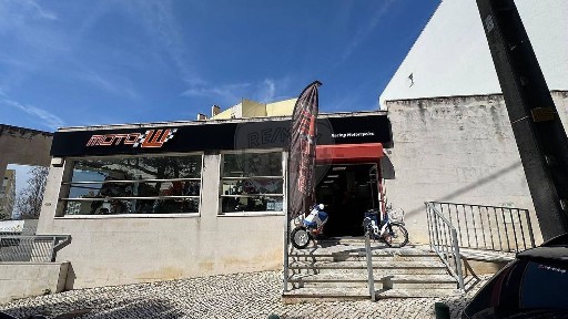 Espaço comercial à venda na Rua dos Plátanos