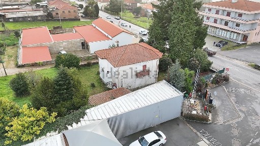 Moradia independente à venda em Vila Cova da Lixa e Borba de Godim