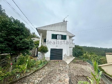 Moradia independente à venda em Olo e Canadelo