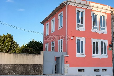 Moradia geminada à venda na Rua de Justino Teixeira, 776
