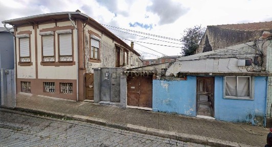 Moradia independente à venda na Rua Monte da Bela, 24