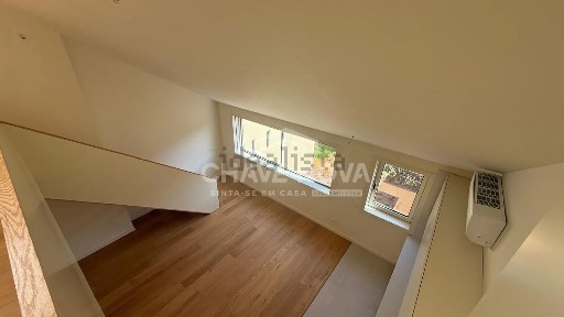 Duplex à venda na Rua de Brito Capelo, 198