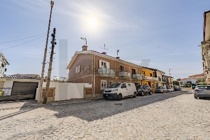 Casa ou moradia à venda em Azurara