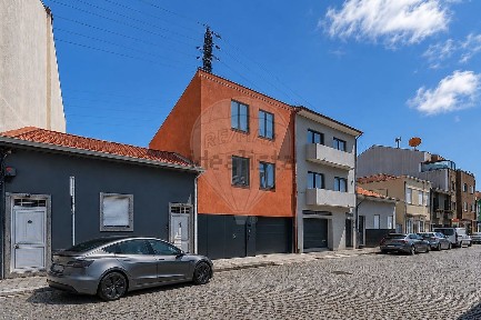 Moradia independente à venda na Rua da Preciosa