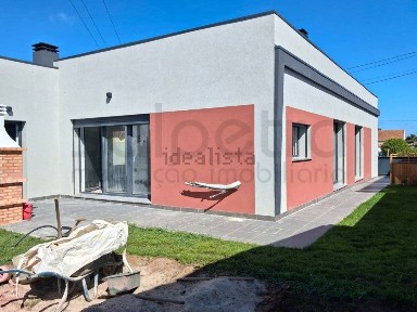 Moradia independente à venda no Centro Histórico Este de Loulé