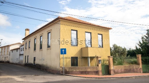 Moradia independente à venda em Avanca