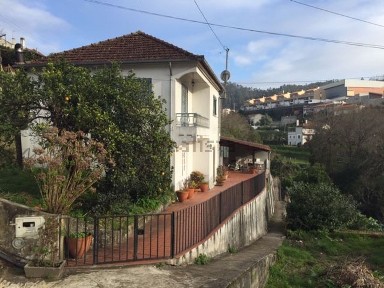 Moradia independente à venda em Pessegueiro do Vouga