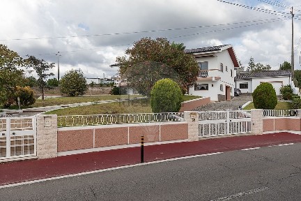 Moradia independente à venda em Moita