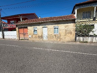 Moradia independente à venda na Rua Senhora das Dores