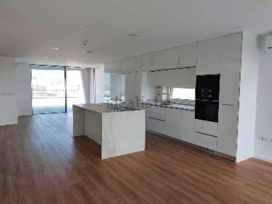 Duplex à venda na Avenida José Estevão