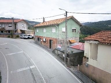 Moradia independente à venda na Rua Doutor Luís Aguiar Soares