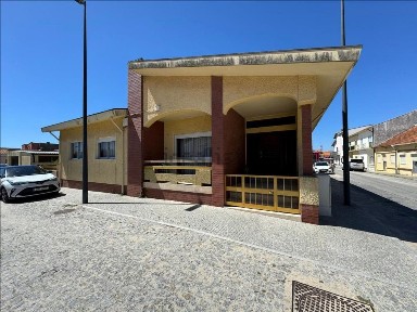 Moradia independente à venda em Silvalde