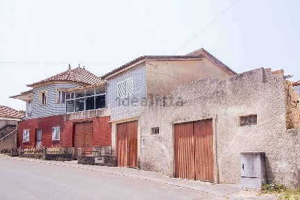 Moradia independente à venda em Bustos - Troviscal - Mamarrosa