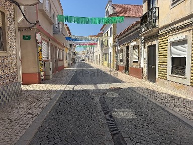 Moradia independente à venda na Rua do Curtido de Baixo