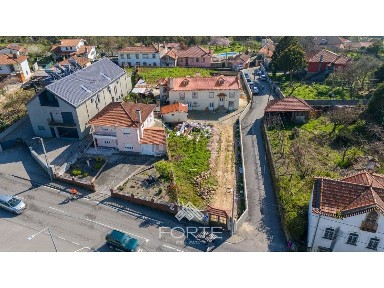 Moradia independente à venda na Rua Tomás Figueiredo de Araújo Costa