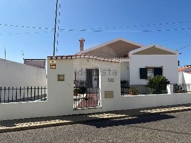 Moradia independente à venda em Couço