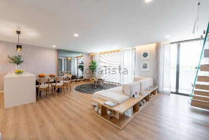 Duplex à venda na Avenida Fausto Ferreira