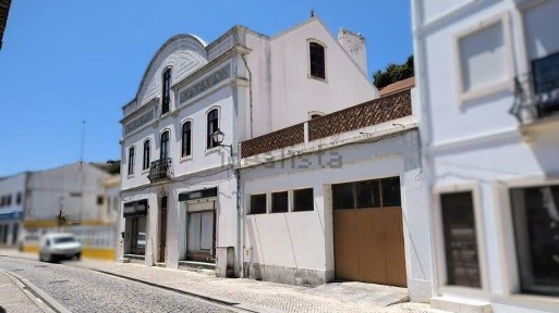 Moradia independente à venda na Rua Doutor José Galvão