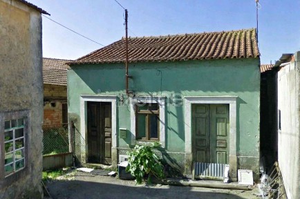 Moradia em banda à venda no Beco de Dona Maria, 19