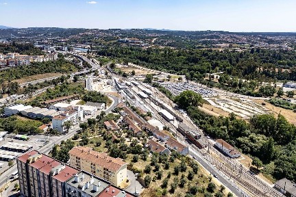 Moradia independente à venda na Rua Manuel de Almeida e Sousa