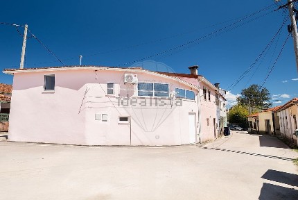 Moradia independente à venda em Poiares (Santo André)
