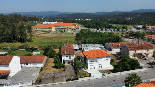 Moradia independente à venda em Vilarinho