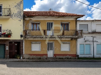 Moradia em banda à venda na Rua Engenheiro Henriques Fernandes Ruas