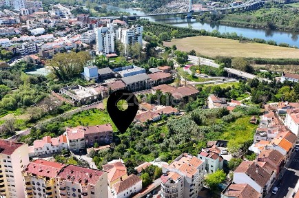 Moradia independente à venda na Rua Frei Brás de Braga, 120