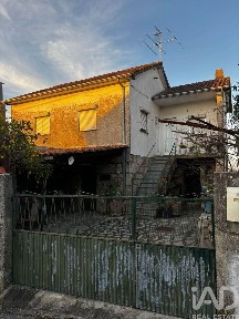 Moradia independente à venda em Covas e Vila Nova de Oliveirinha