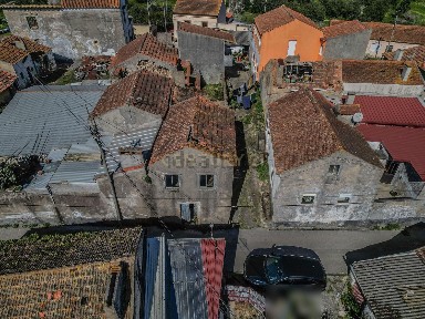 Moradia geminada à venda na Rua Feiteiras, 132