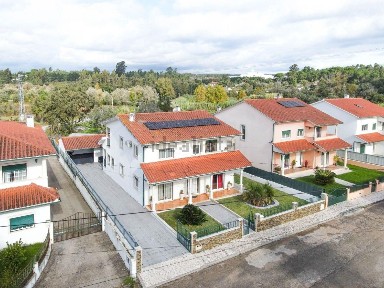 Moradia independente à venda em R. Fonte da Rigueira