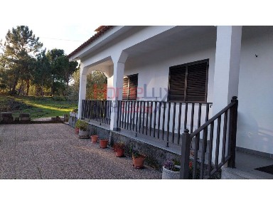 Quinta à venda em Tábua