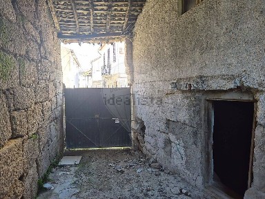 Moradia independente à venda na Rua João Abrantes Gouveia
