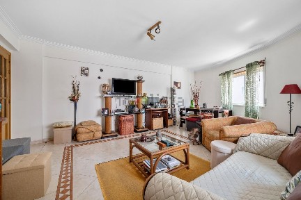 Apartamento T1 à venda na Rua Mário Sampaio Ribeiro s/n