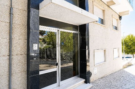 Apartamento T3 à venda na Rua Nossa Senhora Carmo