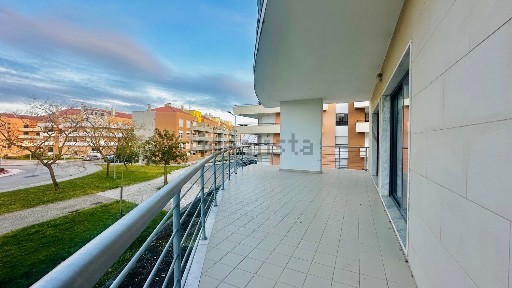 Apartamento T4 à venda na Avenida Natália Correia