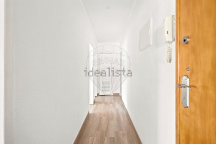 Apartamento T2 à venda na Rua Mouzinho de Albuquerque