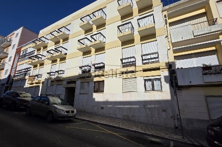 Apartamento T1 à venda na Rua Cândido dos Reis, 85